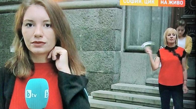 Окупация: Мая Манолова бие камбанка пред ЦИК