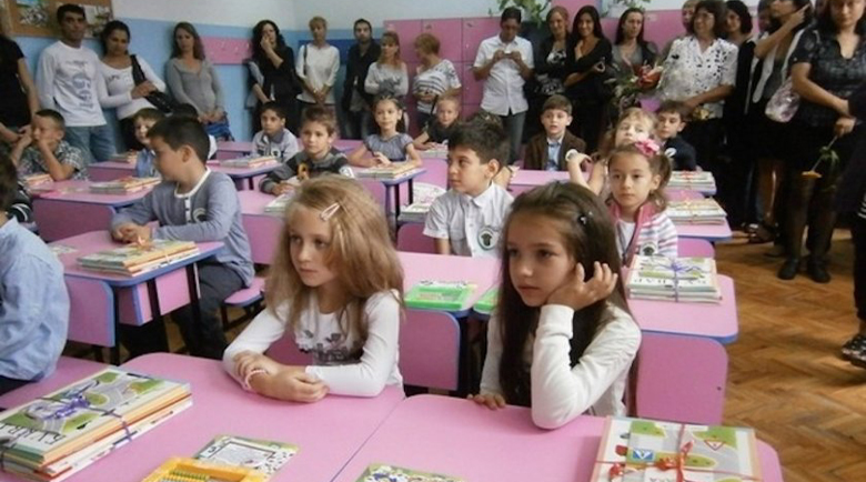 Една майка: 300 лв. за униформа в първи клас, нормално ли е?