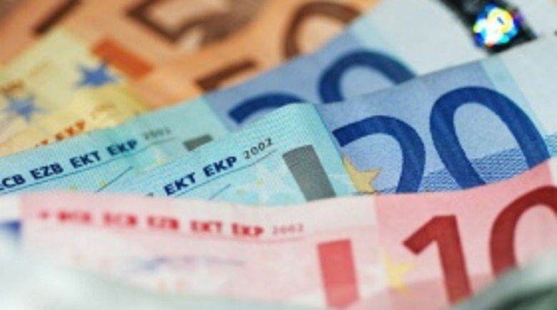 Депозитите в евро скочиха двойно за година