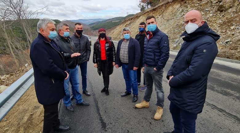 Кандидатите на ГЕРБ огледаха ремонта на пътя Дъбница – Сатовча