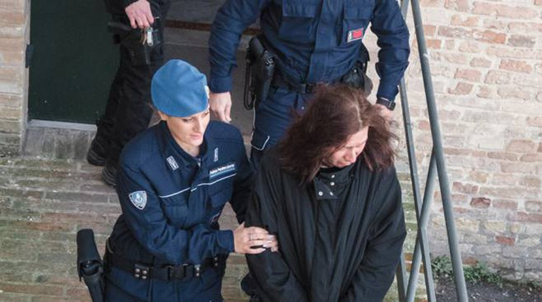 Повдигнаха обвинение на българка в Италия, удушила детето си и запалила жилището