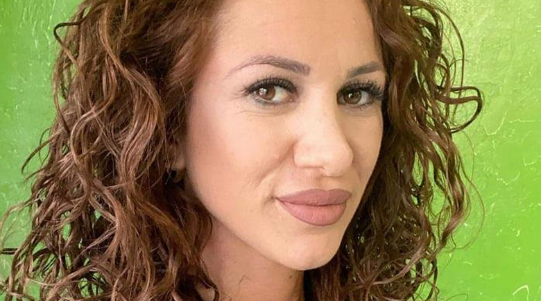 Това е служителката, която постави под карантина автобус с пътуващи от Атина