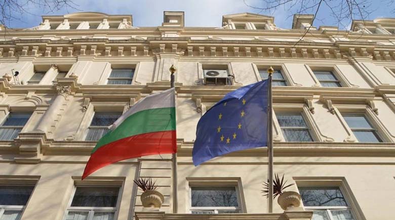 Бесни англичани атакуваха българското посолство в Лондон, объркали го с италианското
