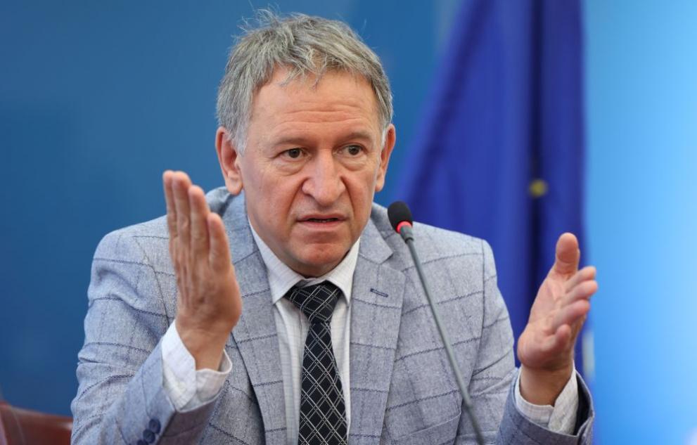Кацаров обяви на кои хора ще се поставя трета доза от ваксината