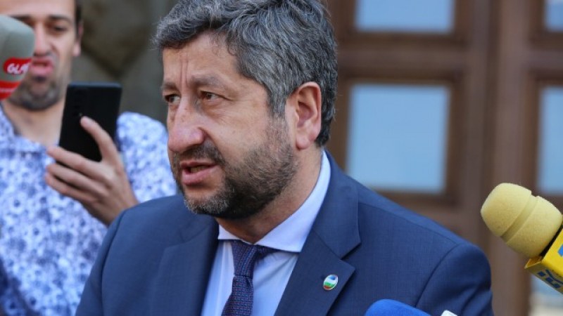 С над 600 гласа подкрепа: Преизбраха Христо Иванов за лидер на „Да, България“