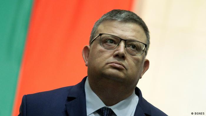 Сотир Цацаров ще обжалва отнемането му на достъп до класифицирана информация