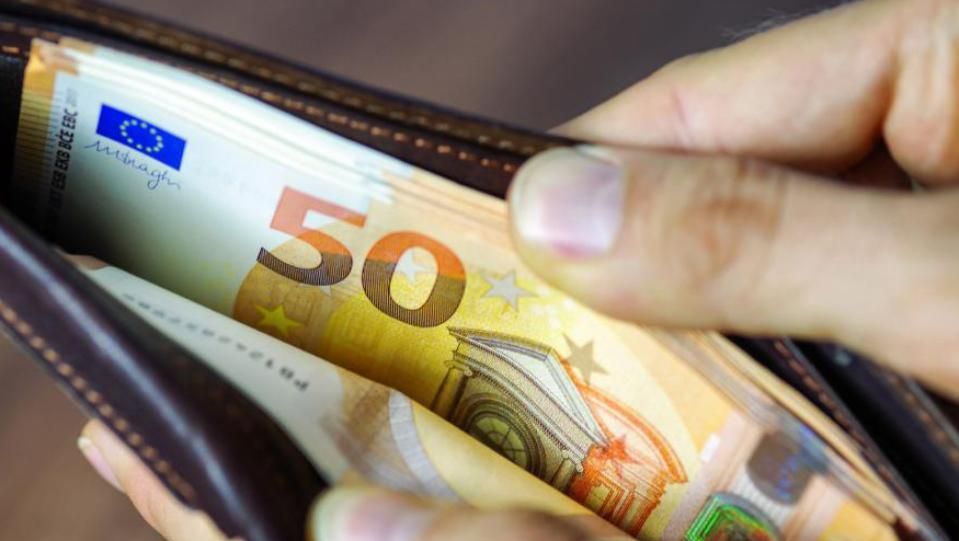 Връщат данъци на хора, работили в чужбина