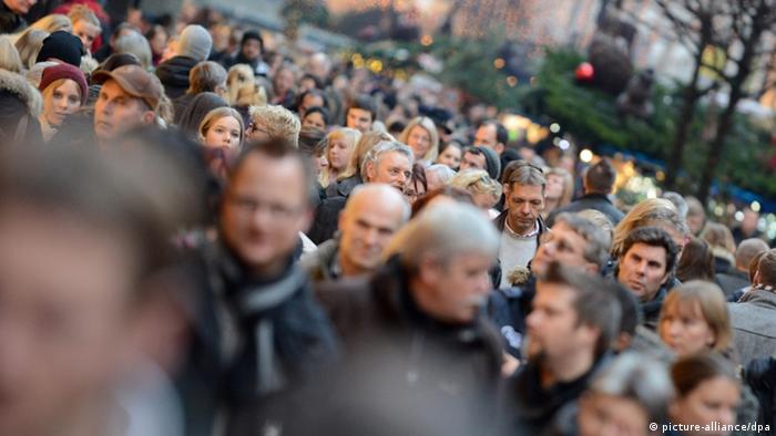 Мухъл, липса на ток и плъхове: Как работят българите в Германия и Нидерландия