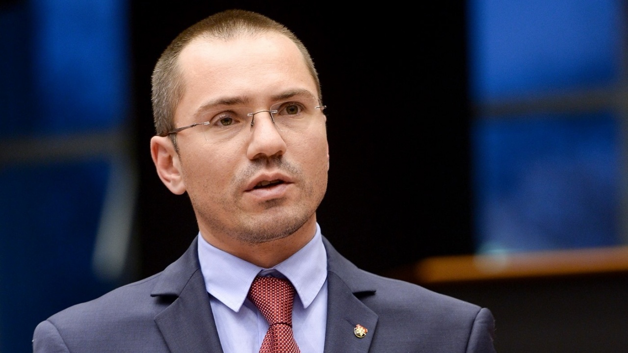 Джамбазки подлуди Европарламента. Нацистки поздрав в залата