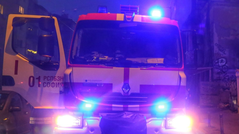 Двама души загинаха при пожар в жилищна сграда в София