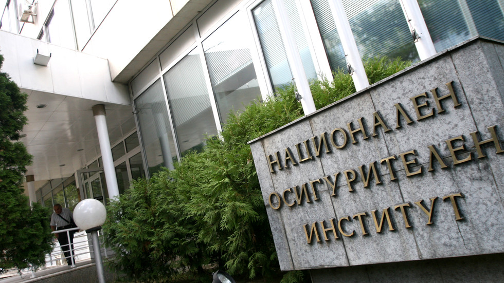 НОИ плаща по 75 лв. на 26 376 пенсионери, ваксинирали се през януари