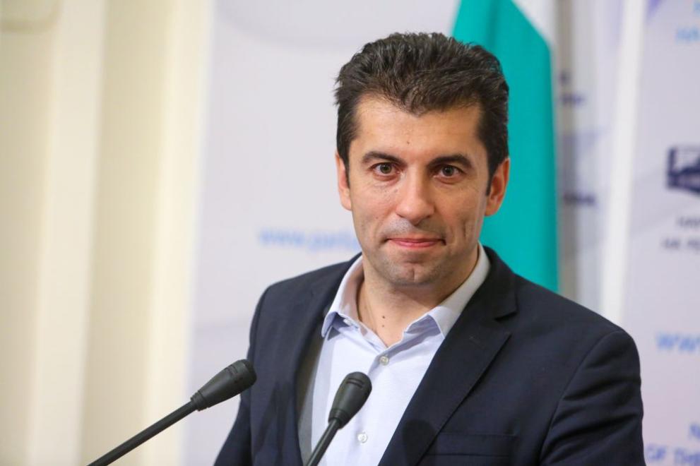 Петков: Гориво има, паниката е хибридна атака, организирана от ГЕРБ