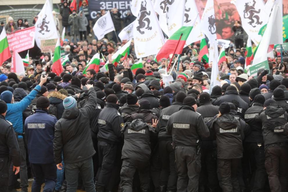 Под прозорците на правителството: „Възраждане“ обяви нов протест срещу зелените сертификати