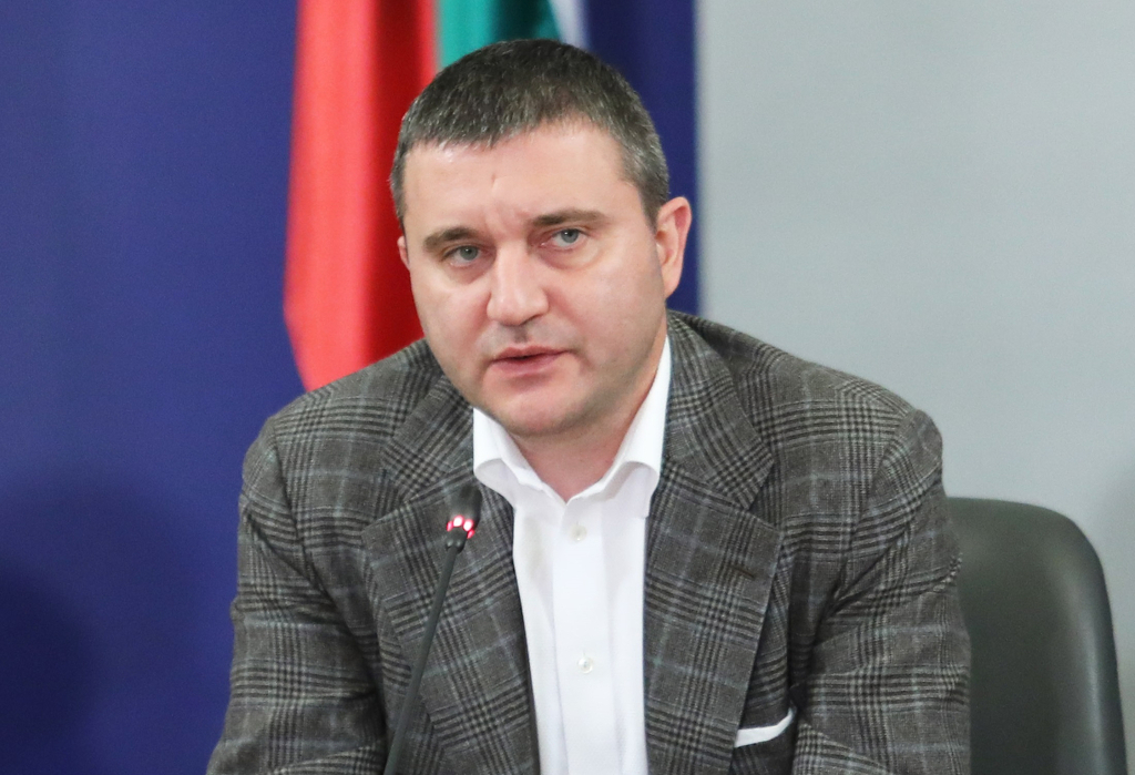 Горанов за списъка на премиера: В България се води социален експеримент с неясни последици