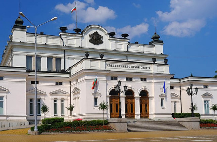 Депутатите гласуват окончателно Бюджет 2022 в присъствието на Кирил Петков