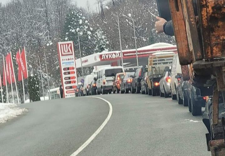 Петков: Всява се паника, гориво има и няма да свърши