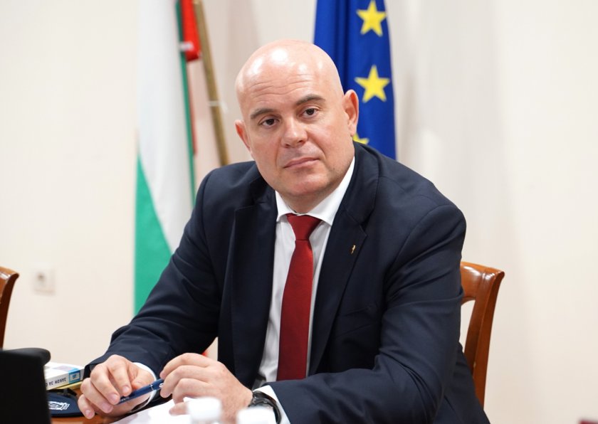 Прокуратурата уличи в шпионаж руски дипломат и български генерал от резерва