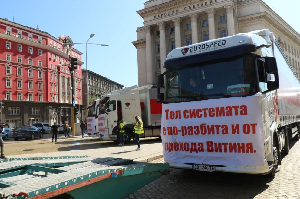 След протестите: Превозвачите искат оставките на трима министри