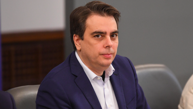 Асен Василев с мрачна прогноза. Какво ни чака след 6 месеца