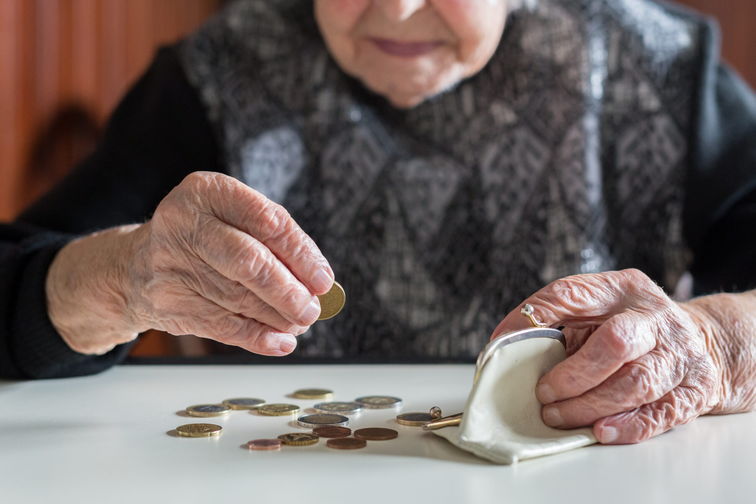 От 1 юли дават 1000 лева средна пенсия