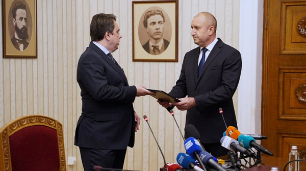 „Продължаваме промяната“ върнаха мандата на президента Радев