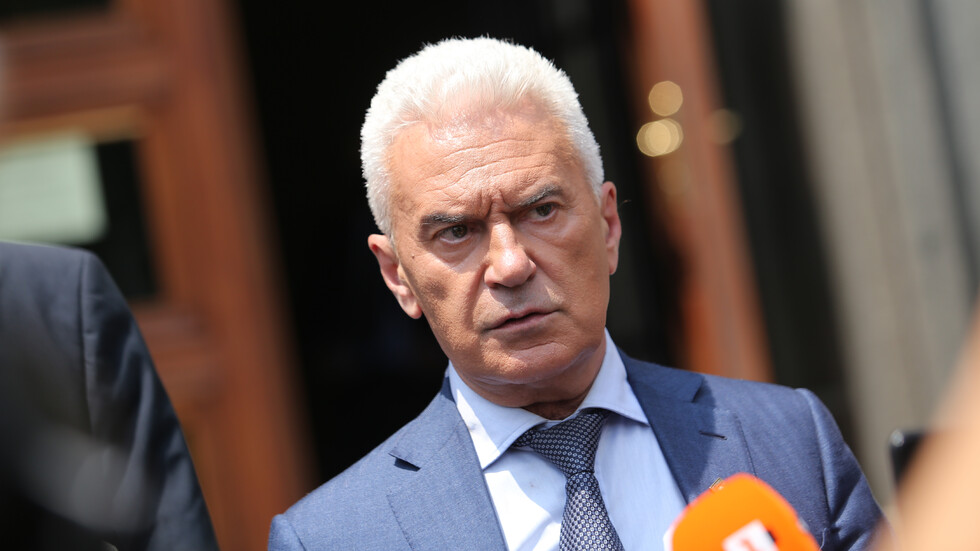 Волен Сидеров нахлу в Първо РУ, арестуваха го