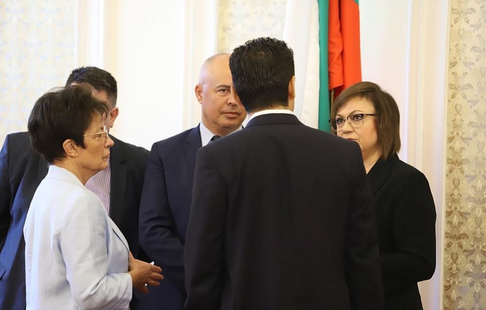 Последен опит за кабинет: Какво се договориха БСП и „Продължаваме промяната“