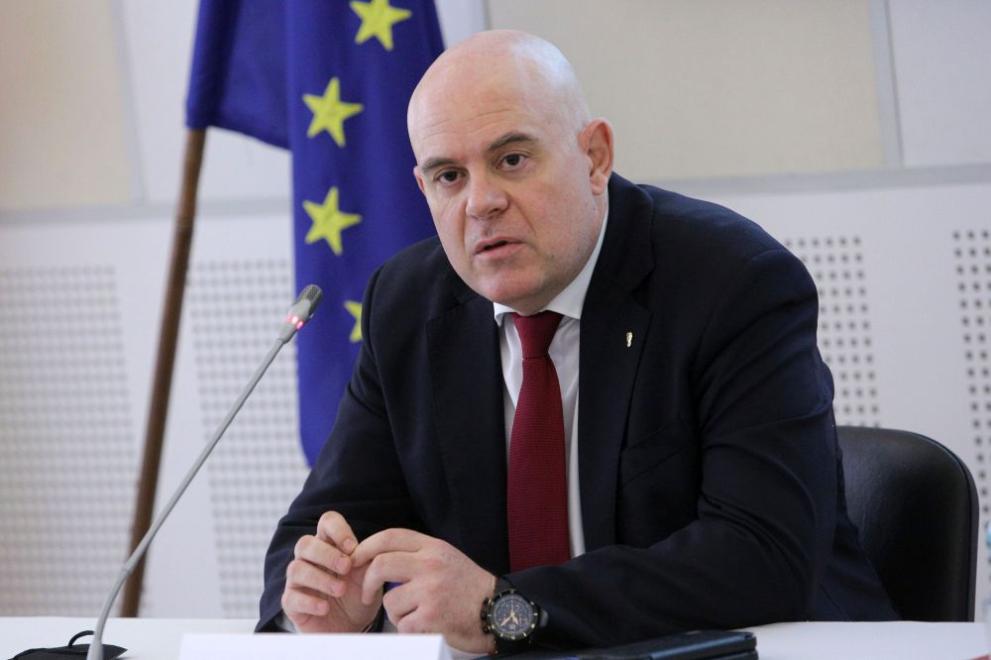 Гешев поиска ВСС да публикува становището му по предложението за предсрочно освобождаванe