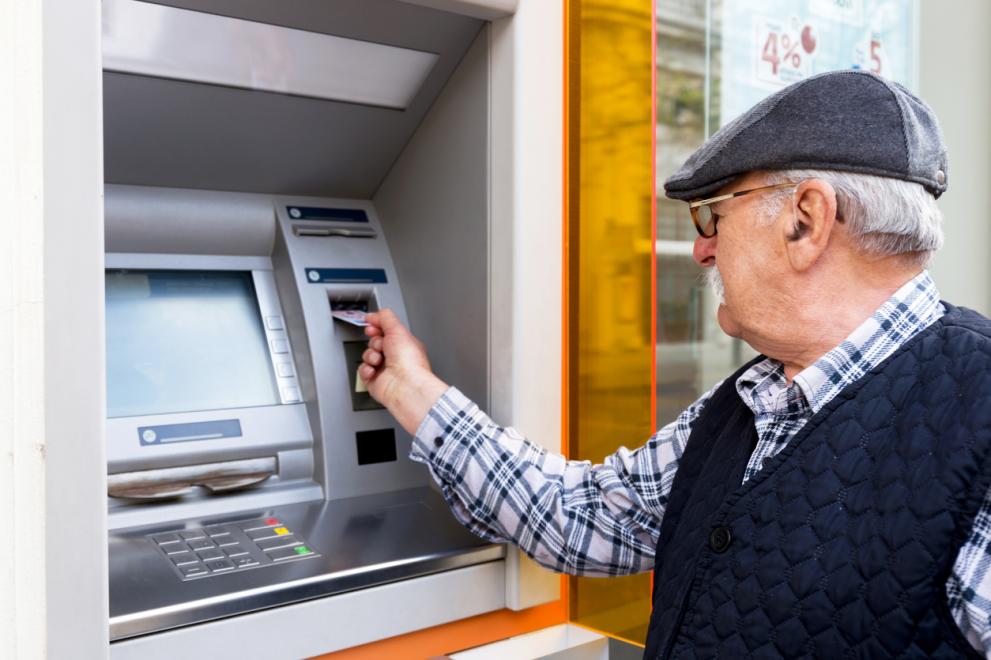 Инфлацията изяде увеличените пенсии, хората са все по-бедни