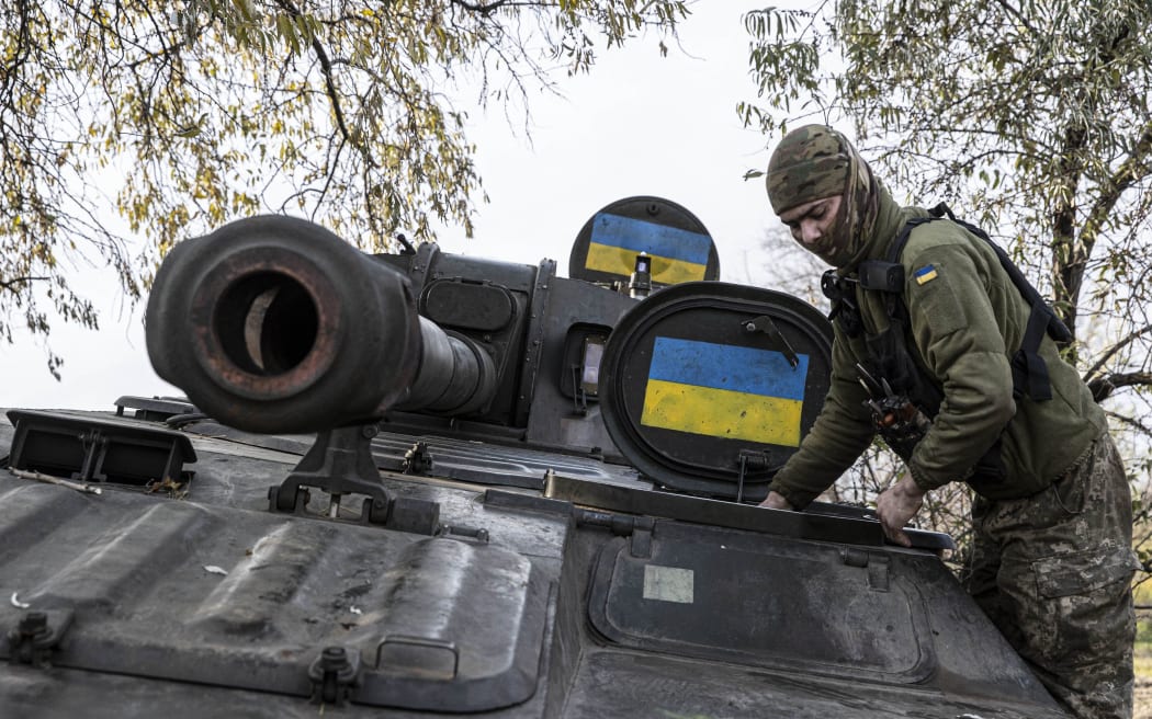 Украйна удължи военното положение и мобилизацията на армията до средата на февруари