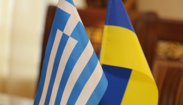 Гърция освен оръжие и боеприпаси, изпраща милиони евро на Украйна