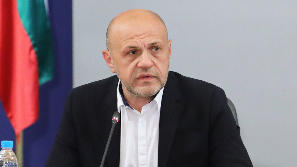 Томислав Дончев: За някои може да е шоу ставащото в парламента, но за други е гнусно и тъжно