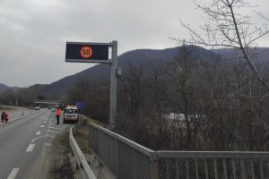 Започна смяната на счупените колчета в Кресненското дефиле